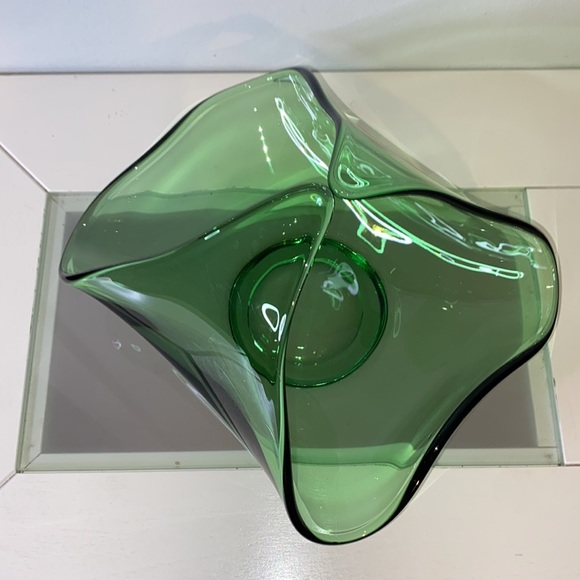 Vintage~Viking~Green Glass Handkerchief Foldover Bowl/Basket/Candy Dish 1970’s - Picture 1 of 15